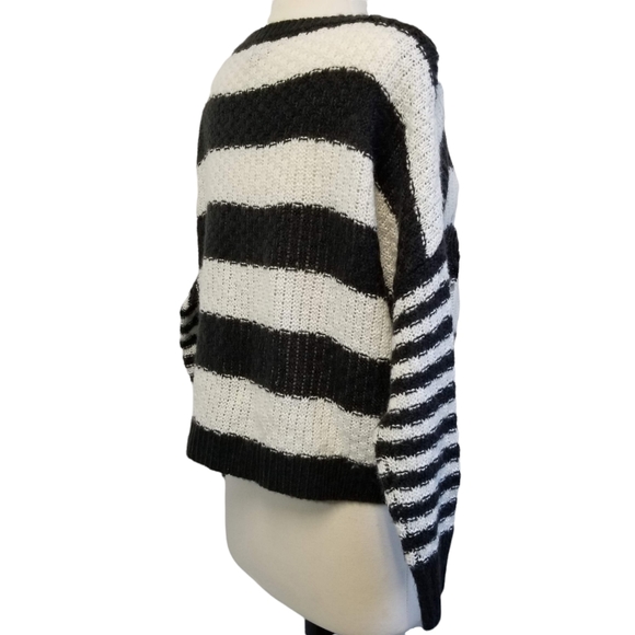 Jessica Simpson Loreen Open Knit Striped Sweater in Black Stripe Womens Size XS - Picture 8 of 12